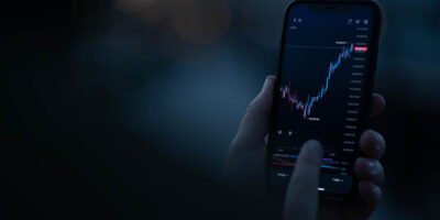 service_0000_investor-checking-stock-exchange-market-data-in-mo-2022-01-18-20-58-07-utc.jpg